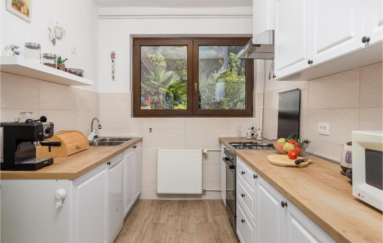 4 Bedroom Nice Apartment In Opatija Luaran gambar
