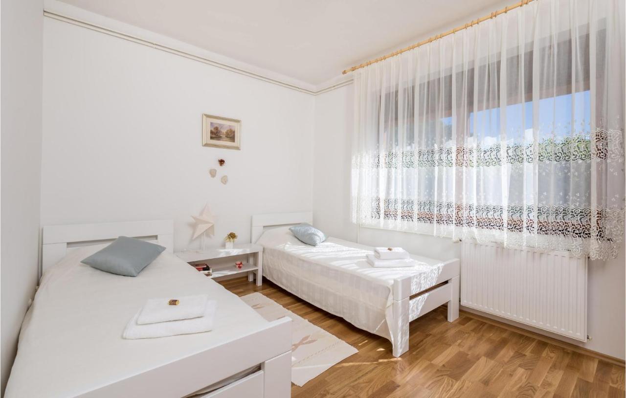 4 Bedroom Nice Apartment In Opatija Luaran gambar