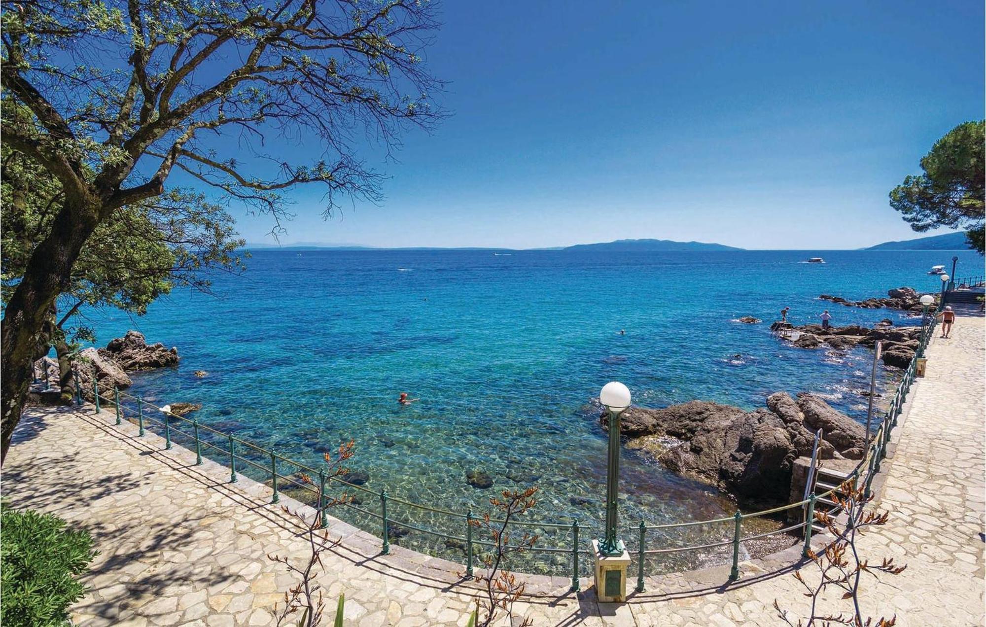 4 Bedroom Nice Apartment In Opatija Luaran gambar