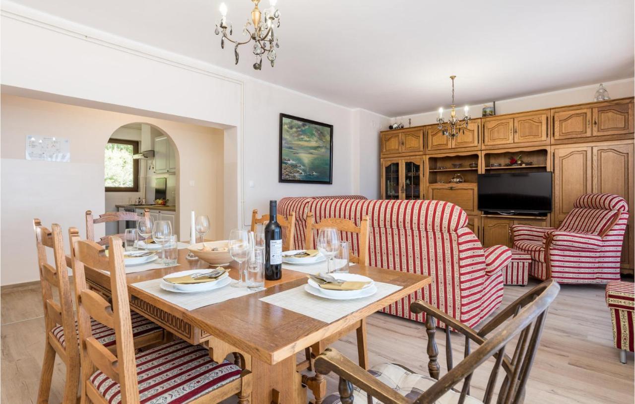 4 Bedroom Nice Apartment In Opatija Luaran gambar