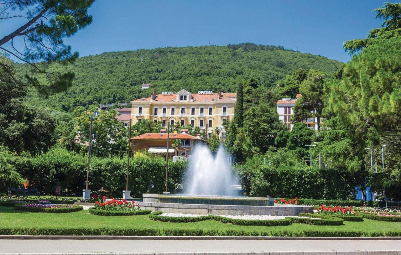 4 Bedroom Nice Apartment In Opatija Luaran gambar